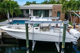 2018, Boston Whaler, 350 Outrage