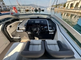 2023, Fairline, F33